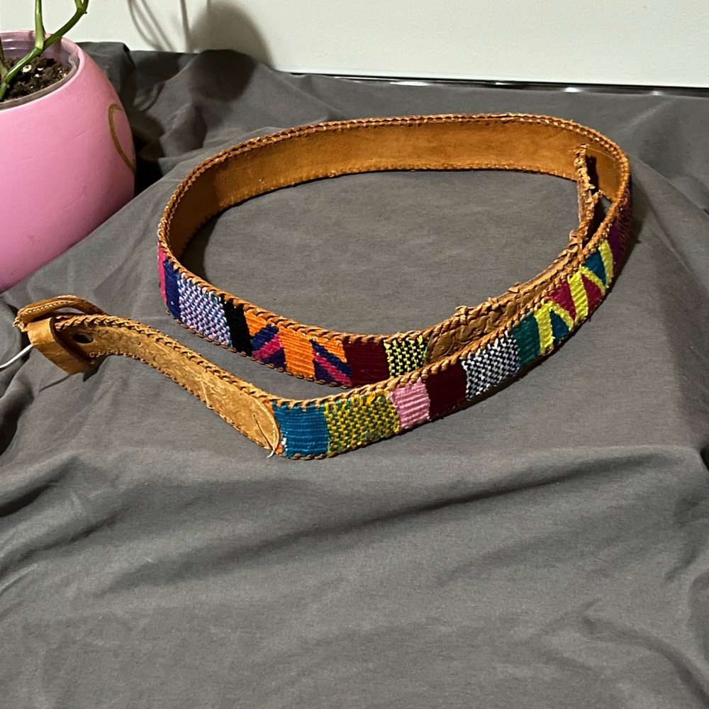 Adorable women’s multi colored tan leather belt 39” length total